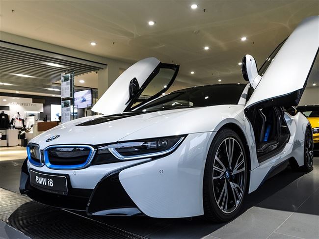 BMW i8 обзор, технические характеристики, комплектации и двигатели
