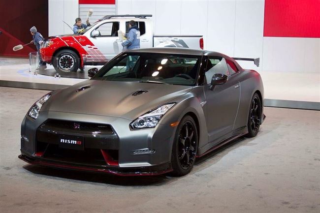 Золотой японский GTR r35