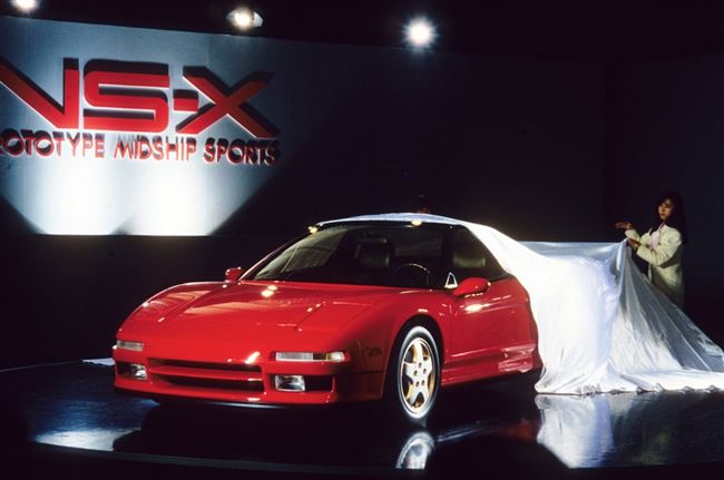 Хонда NSX технические характеристики. Honda NSX комплектации и цены фото