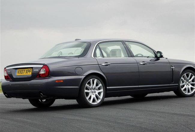 Jaguar XJR (4.2 AT, 395 л.c.) Седан: 3 поколение (X358) (2007 – 2009) - технические характеристики