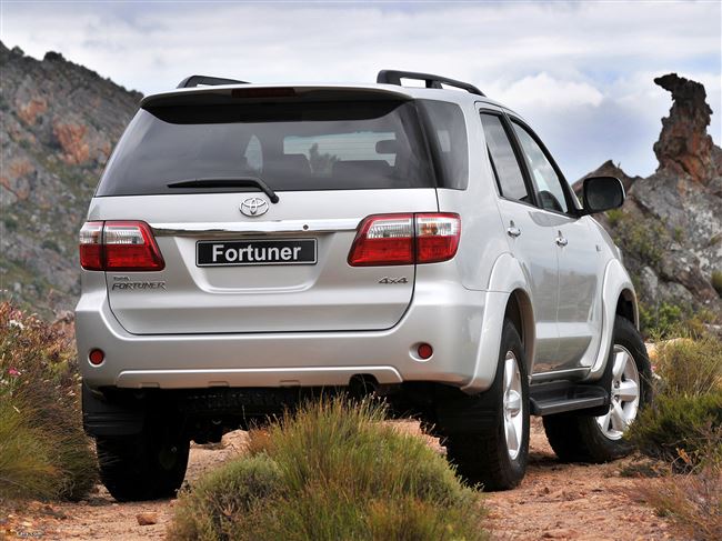 Toyota Fortuner 2015 – 2020, 2 поколение, Внедорожник 5 дв.: технические характеристики и комплектации