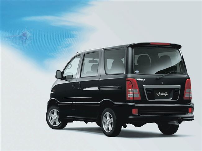 Toyota Sparky 1.3 X 2000 —  2001 года: технические характеристики, цены и фото (1 поколение)